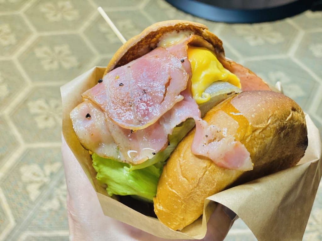 BURGER & CAFE りべるた