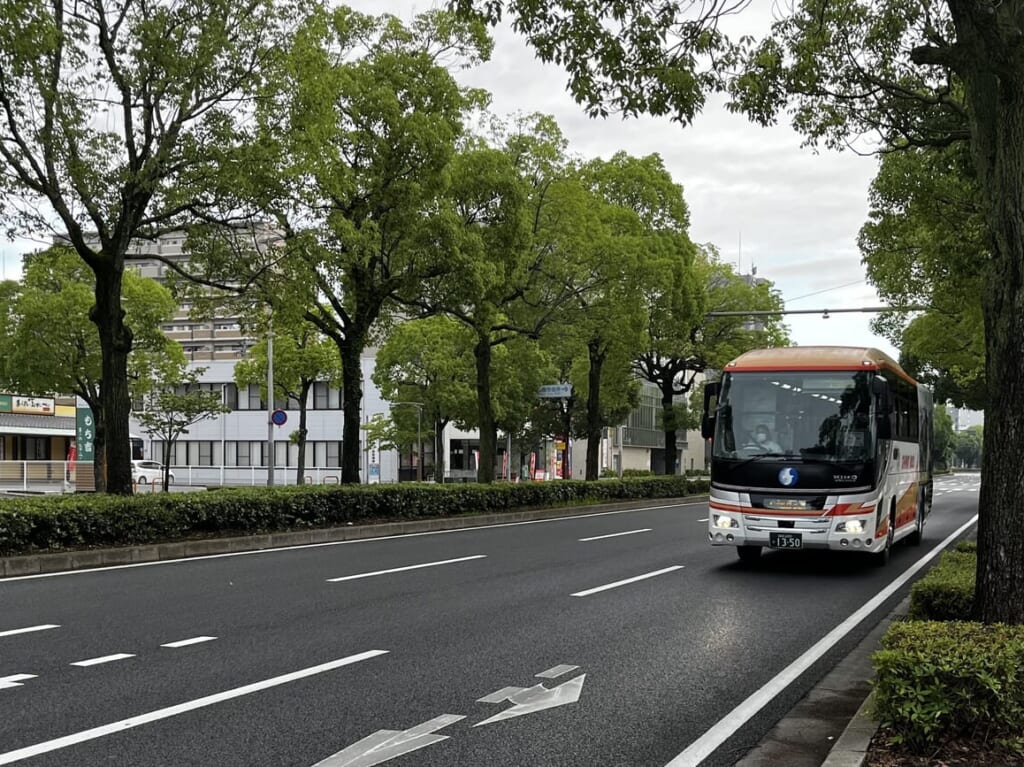 姫路市内を走る空港行のバス